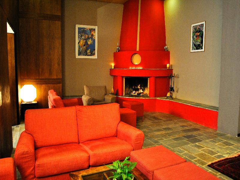 Arahova Inn Hotel Экстерьер фото