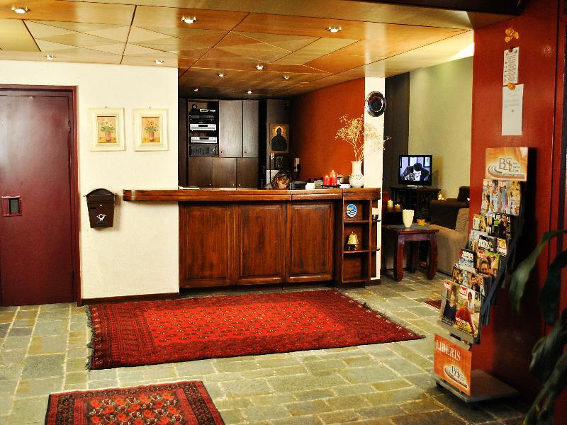 Arahova Inn Hotel Экстерьер фото